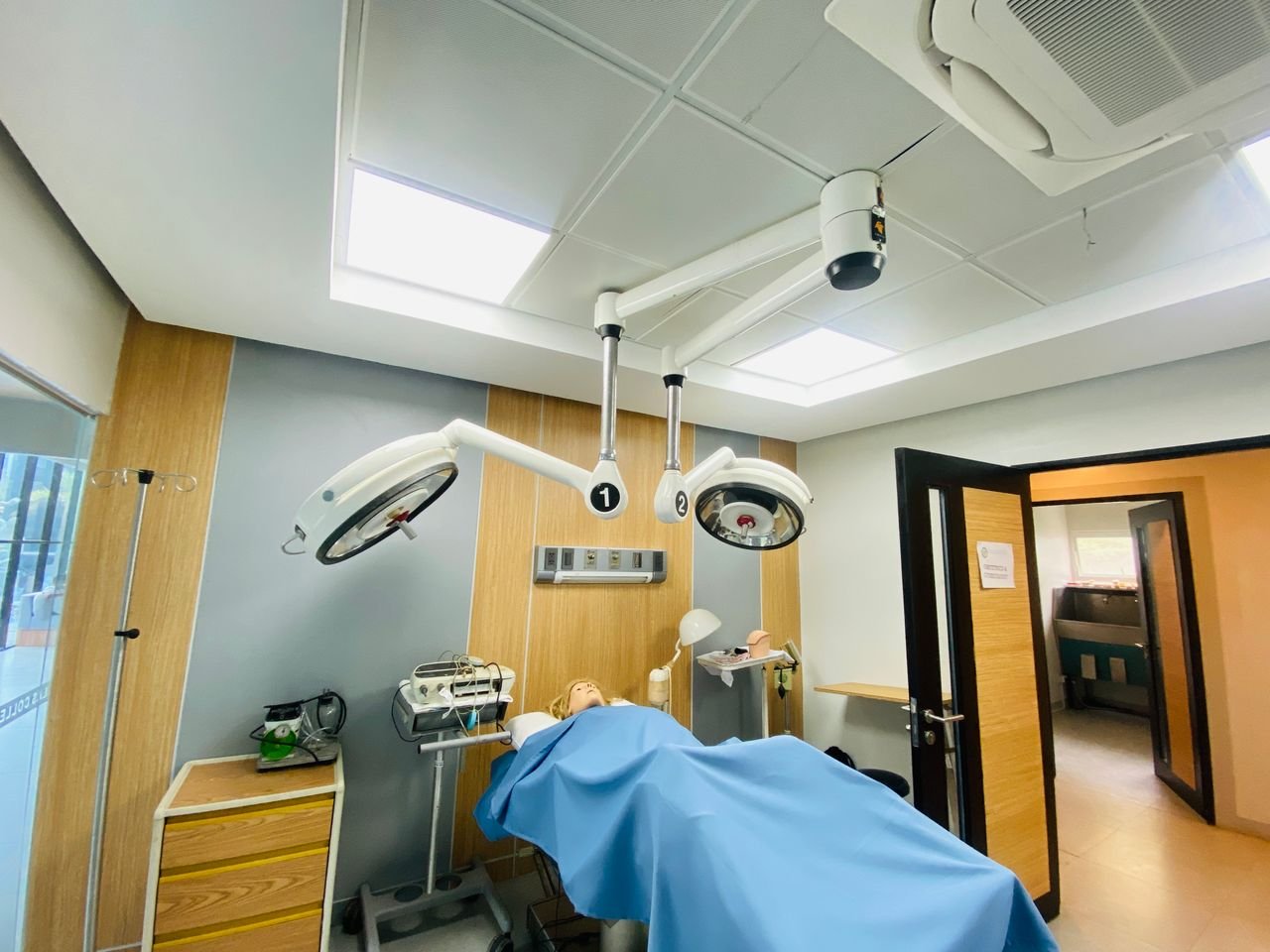 journey Hospital room showcasing a medical mannequin under surgical lights.